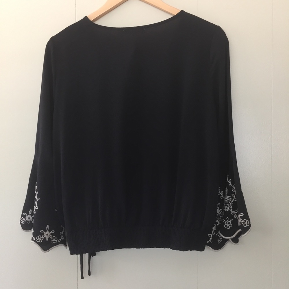 Blu Pepper Wrapped Front embroidered top Size L - Picture 3 of 8